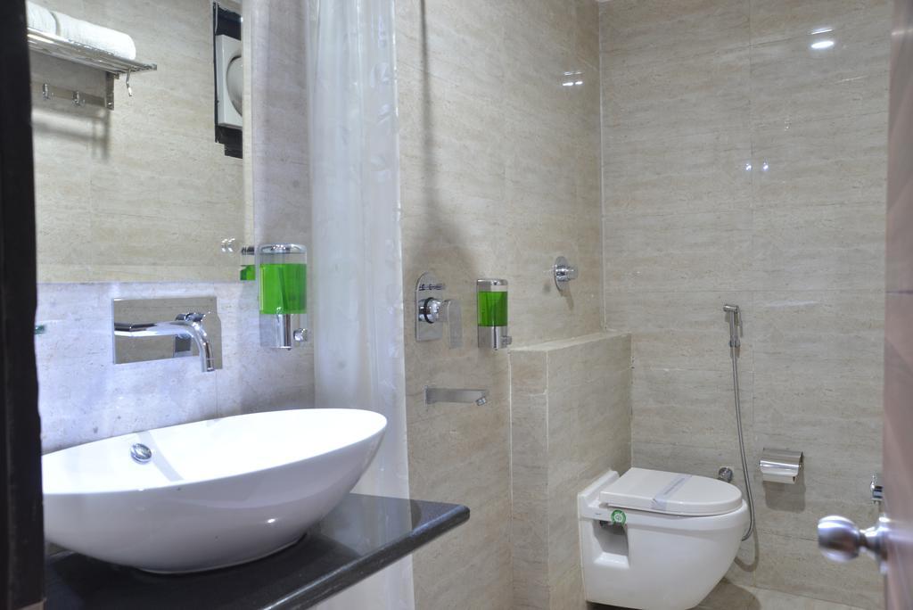 Geetika Galaxy Hotel Kanpur Luaran gambar