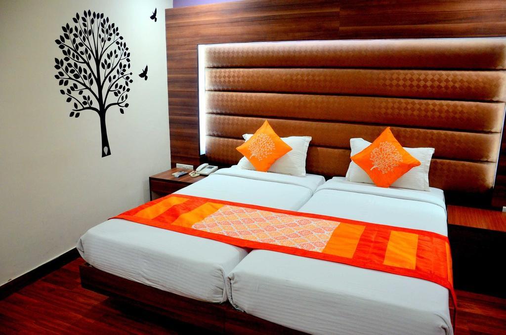 Geetika Galaxy Hotel Kanpur Luaran gambar