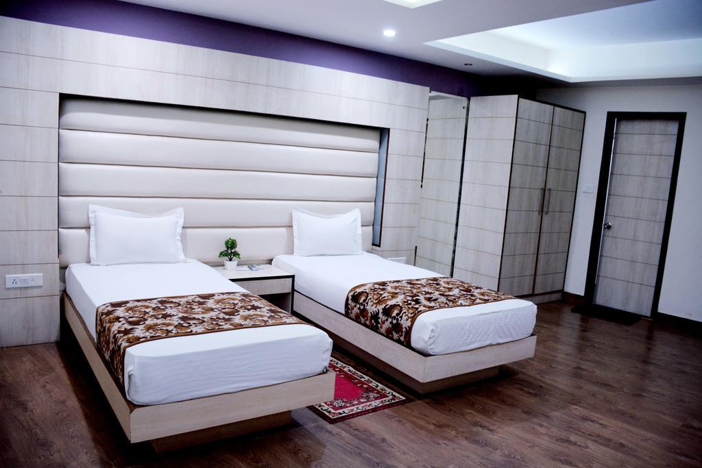 Geetika Galaxy Hotel Kanpur Luaran gambar