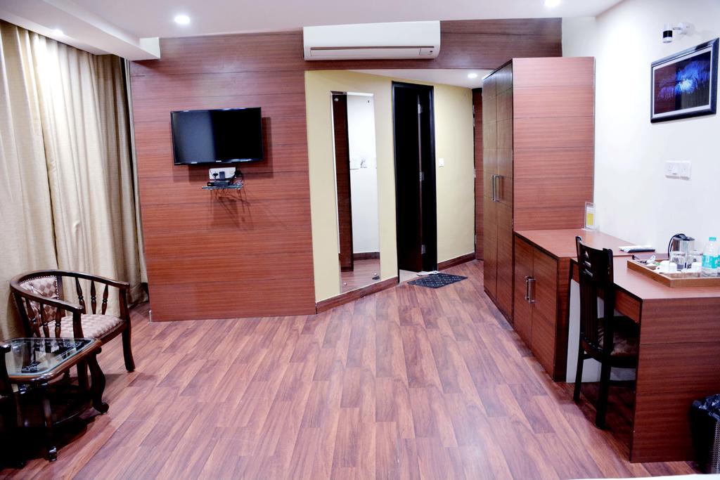 Geetika Galaxy Hotel Kanpur Luaran gambar